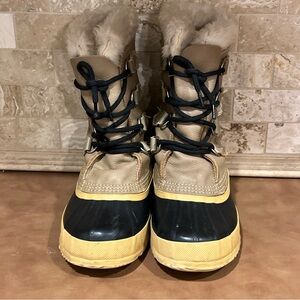 Sorel Manitoba Tan and Black Boots with fleece Lining, Women’s size 6, used